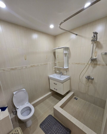 Сдаётся: квартира. Кол-во комнат: 1 Общая площадь квартиры: 43 кв. м. Город: Донецк. Район: Киевский Донецк