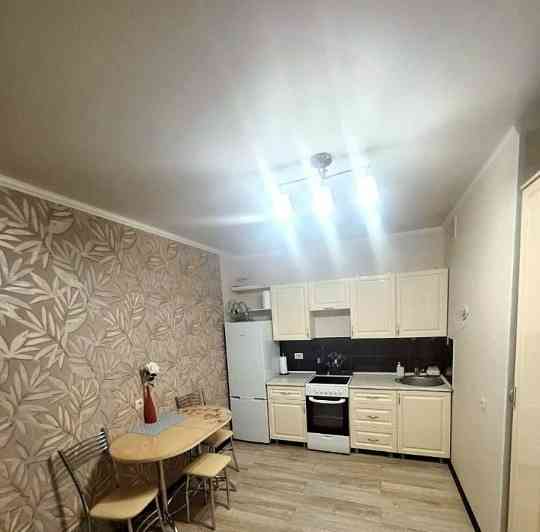 Сдаётся: квартира-студия. Кол-во комнат: 2. Общая площадь квартиры: 37 кв. м. Район: Ворошиловский Донецк