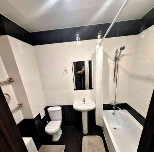 Сдаётся: квартира-студия. Кол-во комнат: 2. Общая площадь квартиры: 37 кв. м. Район: Ворошиловский Донецк