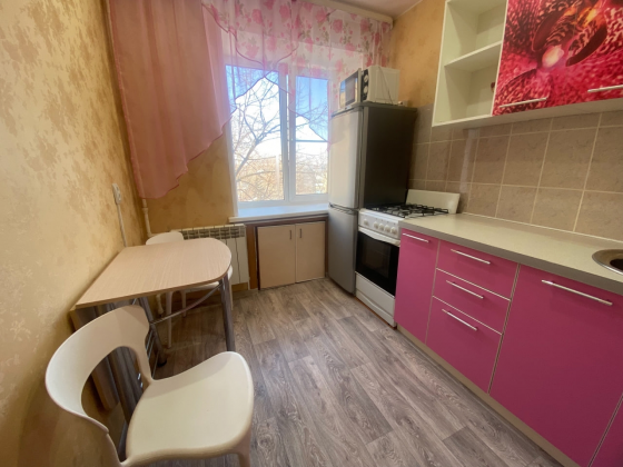 Сдам двухкомнатную квартиру в Ворошиловском районе, Белый Лебедь Донецк