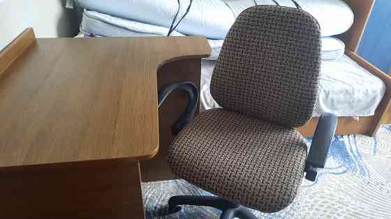 Продам письменный стол и кресло Мариуполь