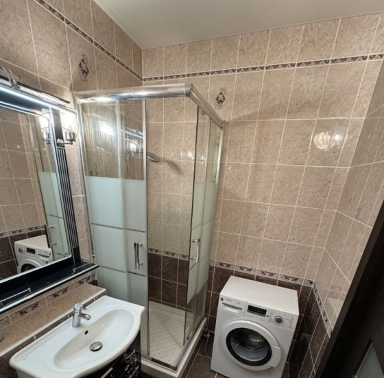 Сдается однокомнатная квартира в Ворошиловском районе на пересечении Щорса и Орешкова. Донецк