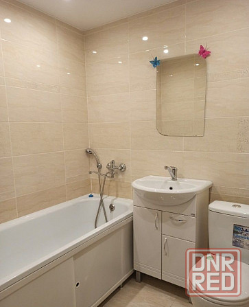 Сдаётся 2 комнатная квартира в Ленинском районе, ул. Ивана Ткаченко 157. Донецк - изображение 3