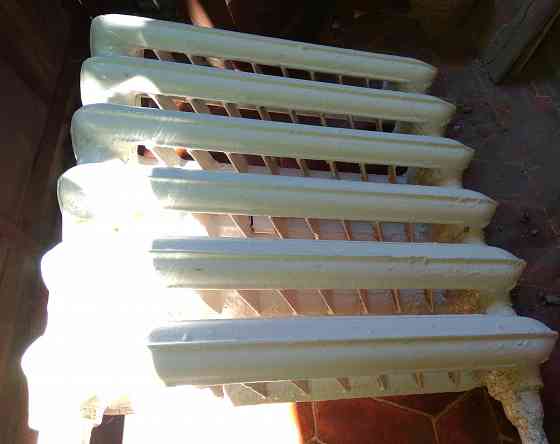 Чугунная батарея старого образца  Донецк