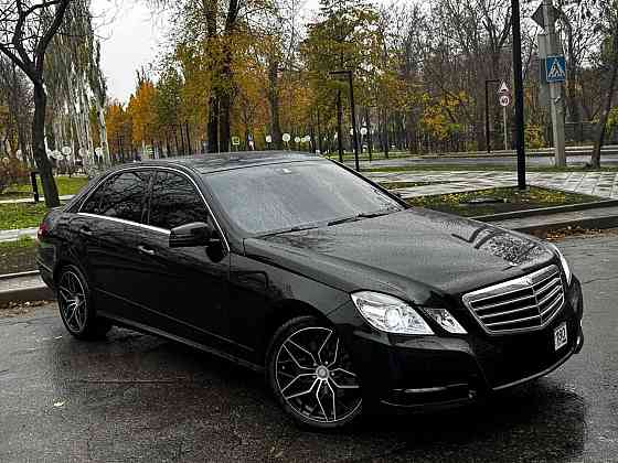 в продаж красивый и в тоже время строгий Mercedes Benz E-Class W212 Донецк