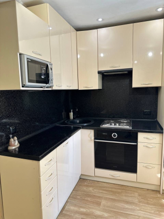 Продается 2-х комнатная в центре Донецк