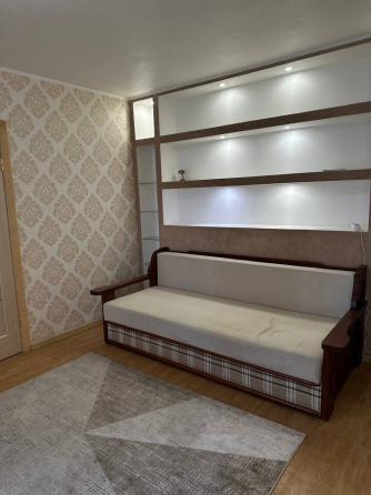 Продается 2-х комнатная в центре Донецк