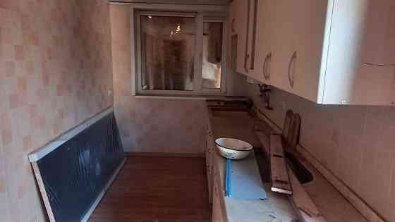 Продам дом на ш. Октябрьской, вода, с/у, газ, под ремонт, 5 соток земли Донецк