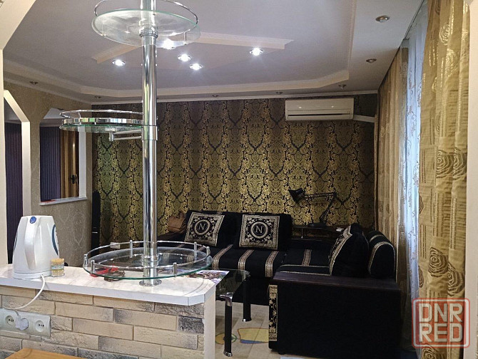 Универмаг " Донбасс", 2к. кв-ра, евроремонт, 3/4, ул. Куйбышева Донецк - изображение 3