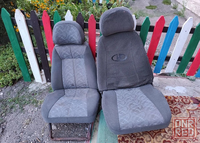 Кресла, дверные карты и оригинальный руль на ваз 2110 Макеевка - изображение 1