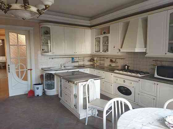 4 комнатная, 212м2, площадь Ленина Донецк