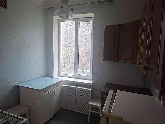 Продам 1- комнатную сталинку. Стоматология. Донецк