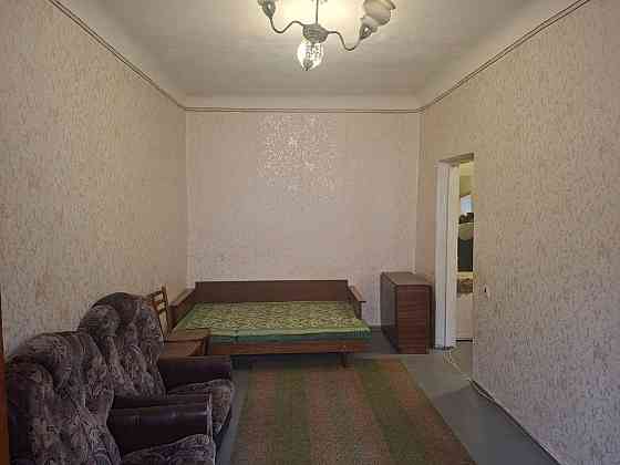 Продам 1- комнатную сталинку. Стоматология. Донецк