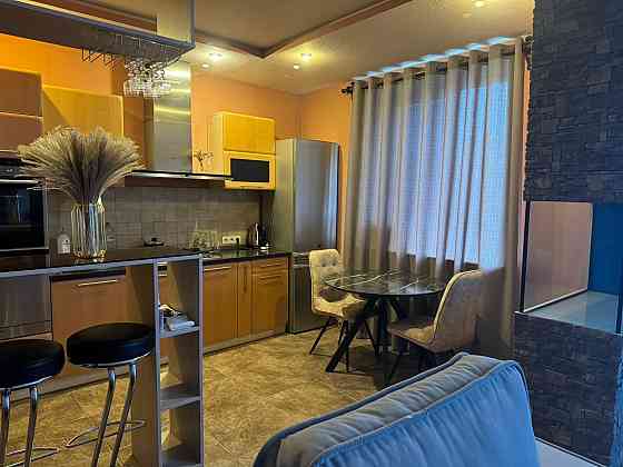 Продам большую квартиру студию Кутузова 21 Донецк