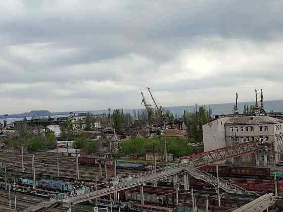 Продается трехкомнатная квартира с видом на море Мариуполь