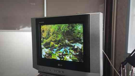 маленький LG 15'' в рабочем состоянии ,имеется пульт управления Донецк