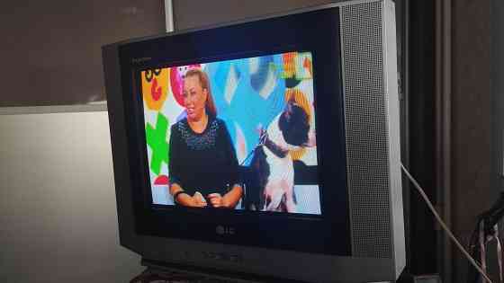 маленький LG 15'' в рабочем состоянии ,имеется пульт управления Донецк