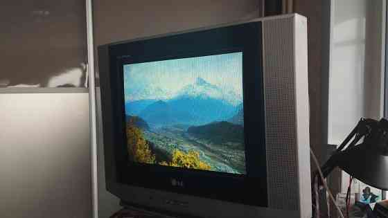 маленький LG 15'' в рабочем состоянии ,имеется пульт управления Донецк