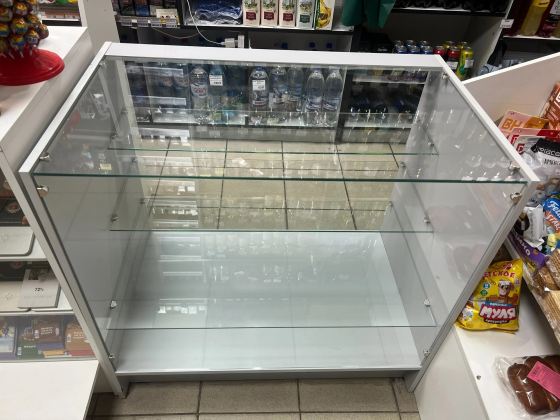 Торговое оборудование витрина стеклянная Донецк