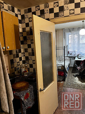 Продается однокомнатная квартира гостиничного типа в Приморском районе Мариуполь - изображение 1