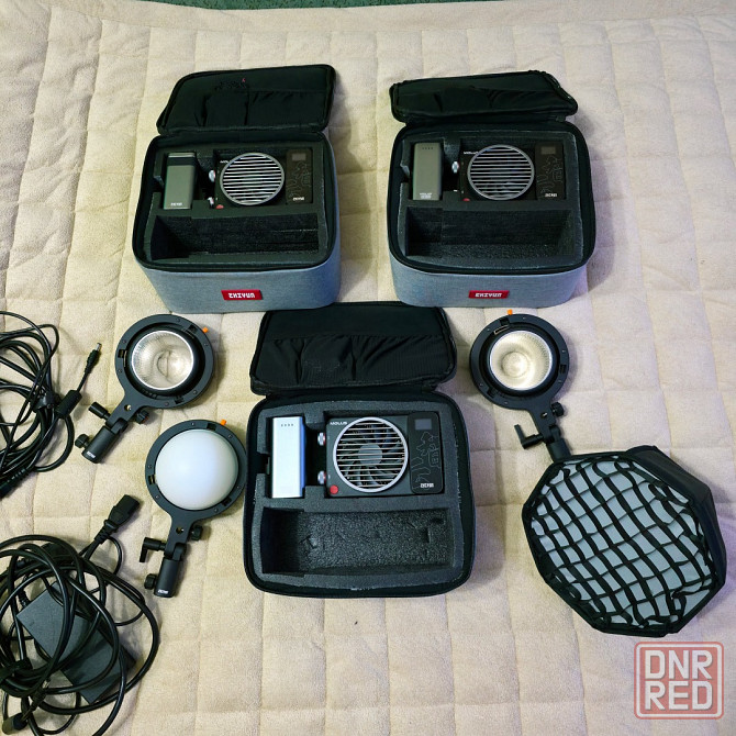 Продаю 3 осветителя Zhiyun Molus X100 Pro Kit (включая один комплект с рефлектором) Донецк - изображение 1