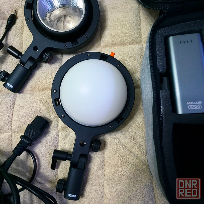 Продаю 3 осветителя Zhiyun Molus X100 Pro Kit (включая один комплект с рефлектором) Донецк - изображение 3