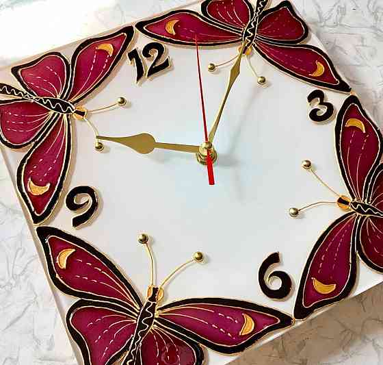 Часы "Бабочки бордо", 23 на 23 см, новые. Донецк