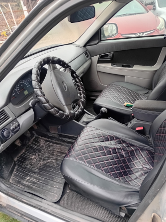 Продам лада приора ,2008г 1,6.пробег,полностью на ходу,есть моменты по кузову на фото все вид Макеевка