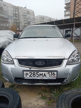Продам лада приора ,2008г 1,6.пробег,полностью на ходу,есть моменты по кузову на фото все вид Макеевка
