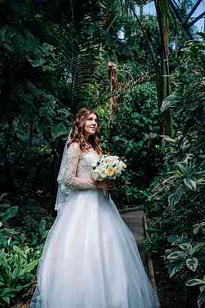 Свадебное платье 44 размер Донецк