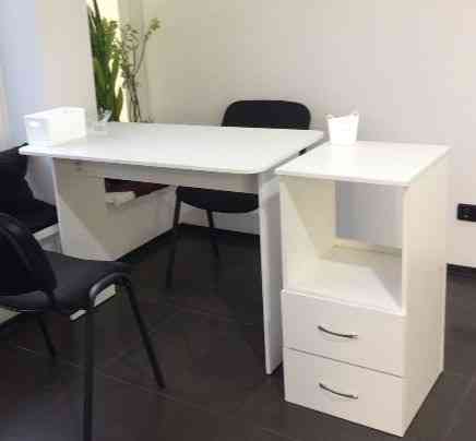 Столы , стулья , зеркало , стеллаж из салона Донецк