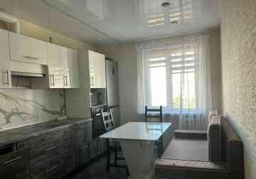 Первая сдача, просторная двухкомнатная квартира Ленинский район, Цирк. 66.0 м.кв.4/9 этаж Донецк