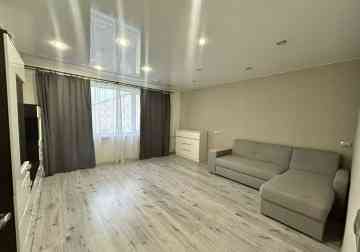 Первая сдача, просторная двухкомнатная квартира Ленинский район, Цирк. 66.0 м.кв.4/9 этаж Донецк