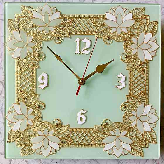 Часы "Лотосы", 28 на 28 см. Новые. Донецк