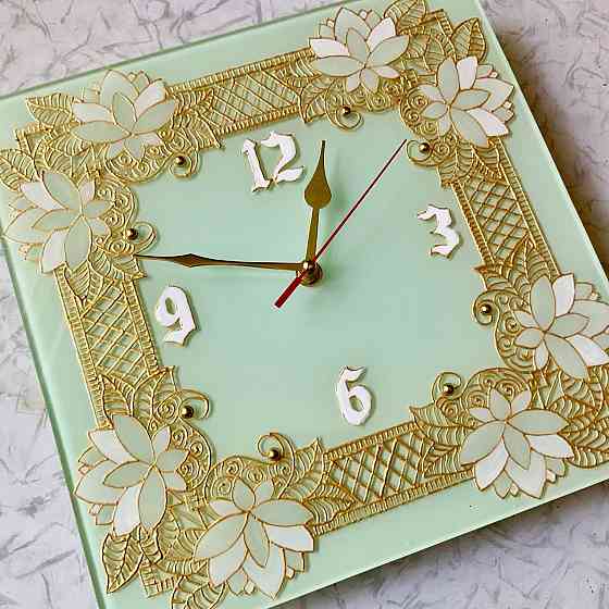 Часы "Лотосы", 28 на 28 см. Новые. Донецк