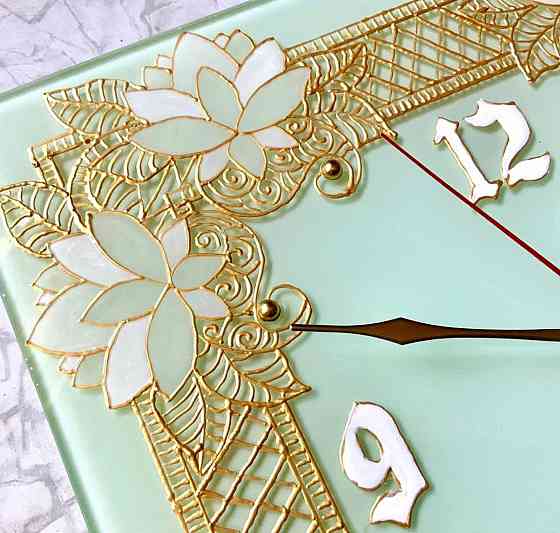 Часы "Лотосы", 28 на 28 см. Новые. Донецк