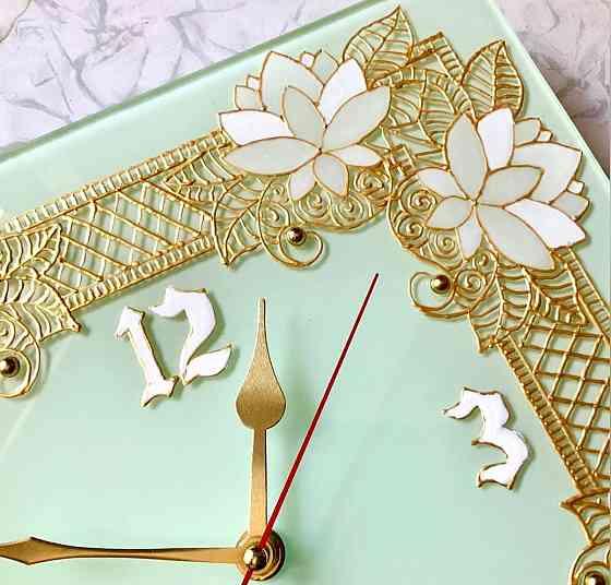 Часы "Лотосы", 28 на 28 см. Новые. Донецк