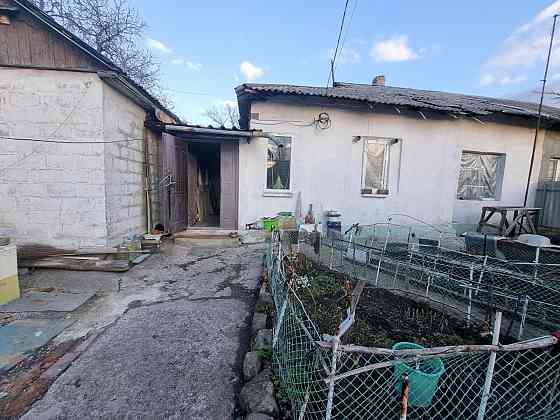 Продам 1/2часть дома в пролетарском районе, ул Зверькова. Донецк