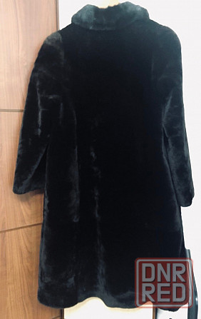 Шуба женская натуральная удлиненная мутоновая с норкой Макеевка - изображение 3