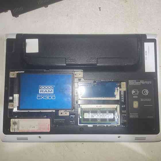 Sony vaio sve1111m1rw компактный ноутбук с ssd и живой батареей Донецк