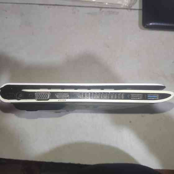 Sony vaio sve1111m1rw компактный ноутбук с ssd и живой батареей Донецк