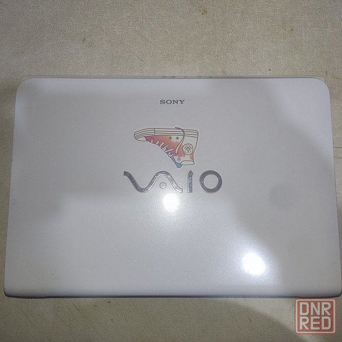 Sony vaio sve1111m1rw компактный ноутбук с ssd и живой батареей Донецк - изображение 2