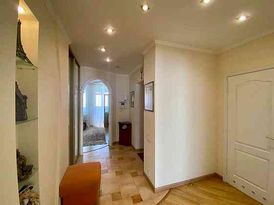 Продам 4х комн кв в Ворошиловском р-н, ул.Артема, ориентир г-ца "Донбасс Палас" Донецк