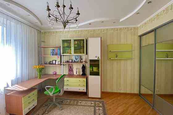 Продам 4х комн кв в Ворошиловском р-н, ул.Артема, ориентир г-ца "Донбасс Палас" Донецк