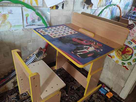 Растущая парта и стульчик детская. Макеевка