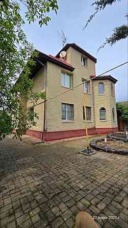 2 дома 225м² и 75м² на участке земли 9 соток. Донецк