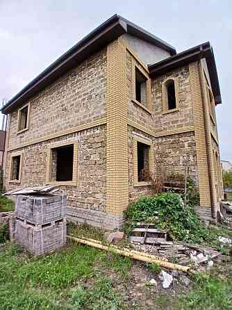 Продаётся 2-х этажный дом в Центральном районе по ул. Головина (ориентир 20 -23 мкр). Мариуполь