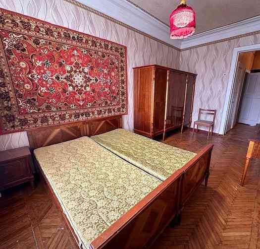 Продам крупногабаритную 2 к. сталинку на б. Пушкина, 3/5 Донецк