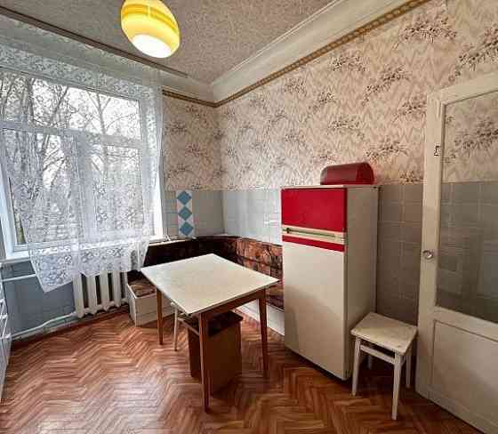 Продам крупногабаритную 2 к. сталинку на б. Пушкина, 3/5 Донецк