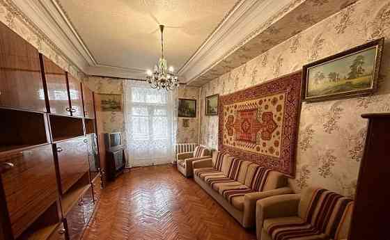 Продам крупногабаритную 2 к. сталинку на б. Пушкина, 3/5 Донецк